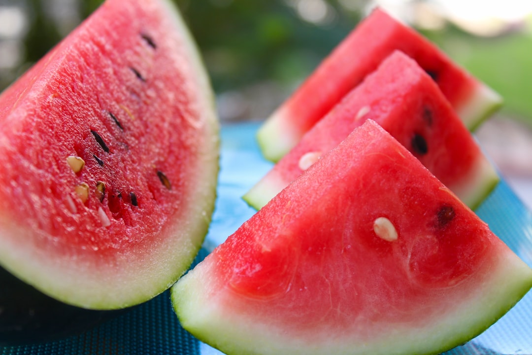 wassermelone: erfrischende und saftige sommerfrucht, reich an vitaminen und ideal für gesunde snacks.