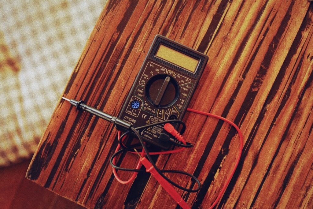 berechnung des elektrischen stroms: eine umfassende anleitung zur ermittlung der stromstärke in elektrischen schaltkreisen.