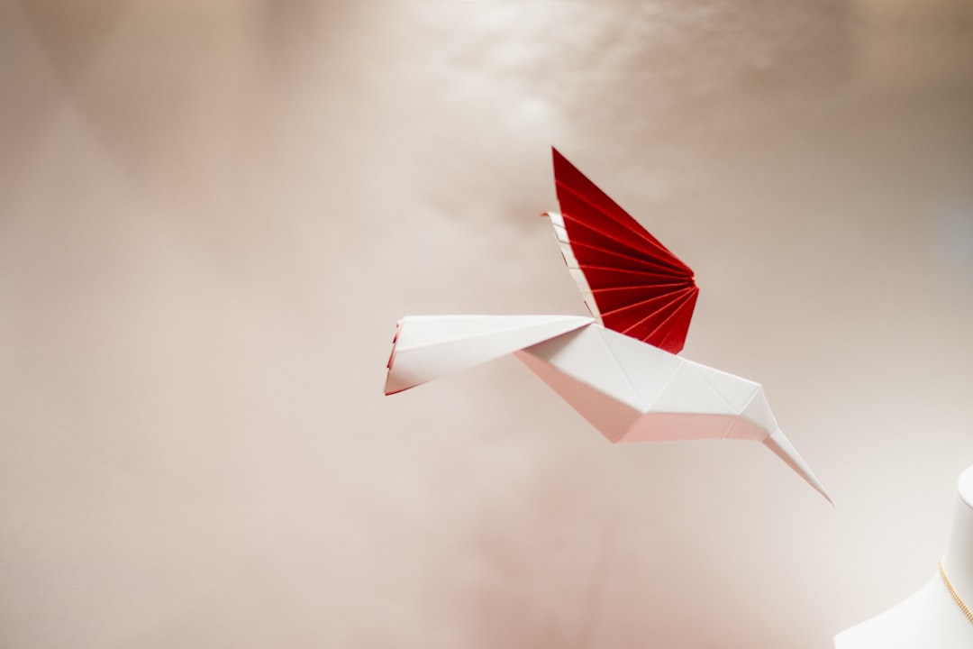 entdecken sie die kunst des origami: falten sie kreative figuren aus papier und fördern sie ihre konzentration und feinmotorik.